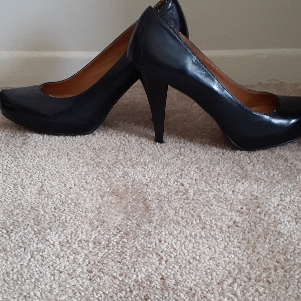 Women's Steve Madden Leather Pumps - Size 8